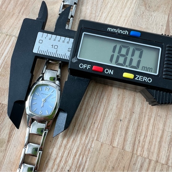 Fossil f2 ladies blue dial silver tone bracelet watch NEW BATTERY - Picture 8 of 9